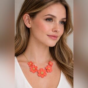 Chic Floral Necklace with Gold Chain